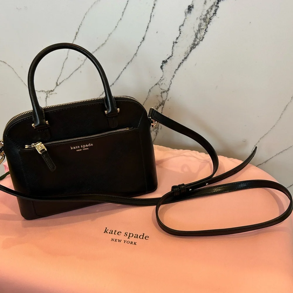 Set of 2 Kate spade purses. Medium size is 10” x 8”. 3 pockets.Small is  7”x 5” - Picture 4 of 10